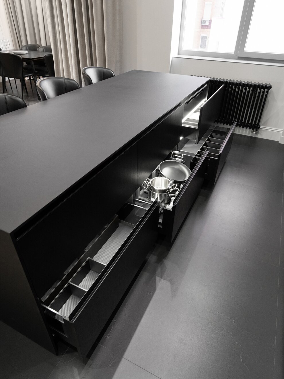 Кухня Black Object с Fundermax Max Compact Interior, декор 0080, повърхност SX