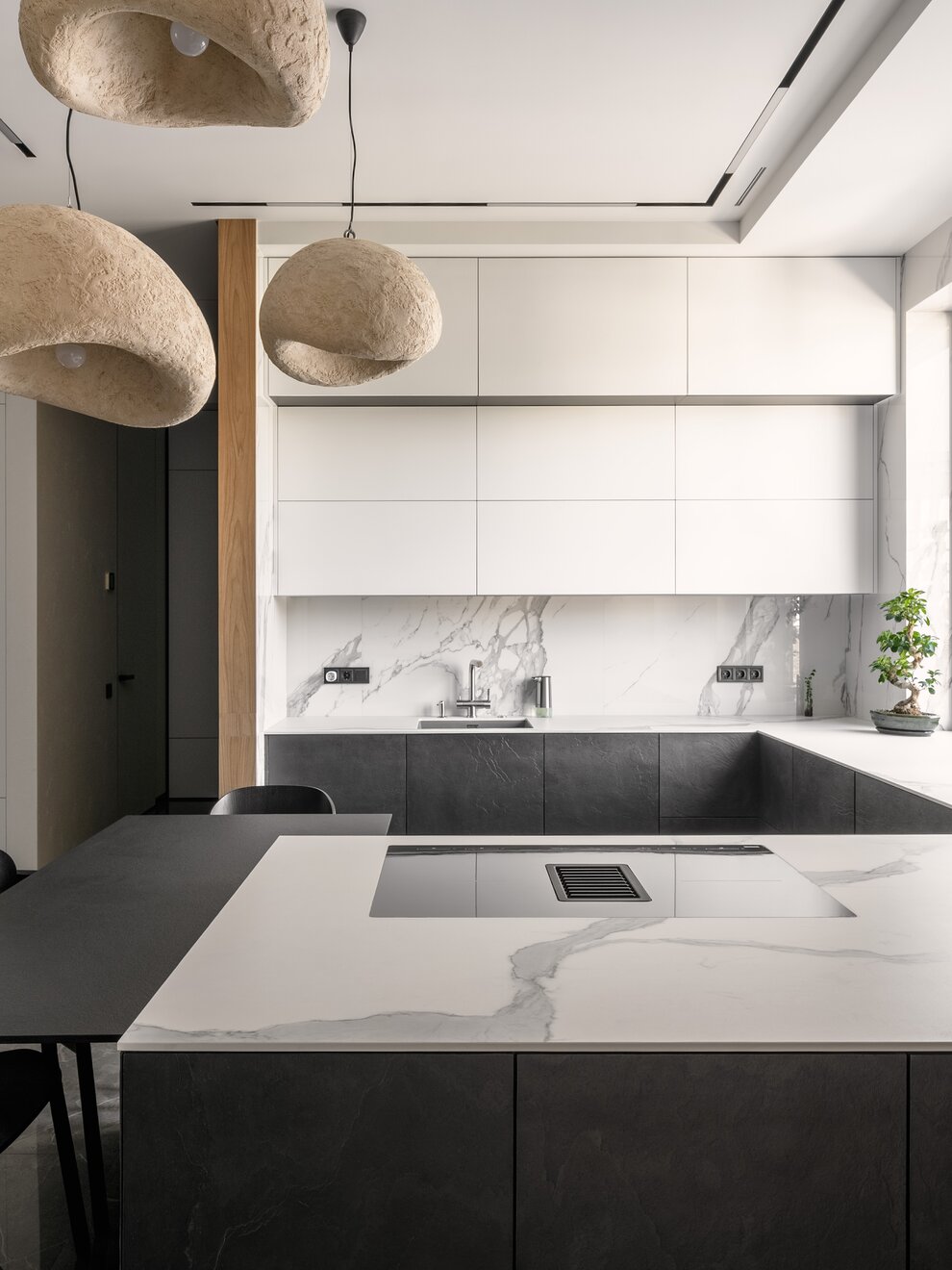 Кухня InstaHome с Fundermax Max Compact Interior, декор 0080, повърхности FH и SX